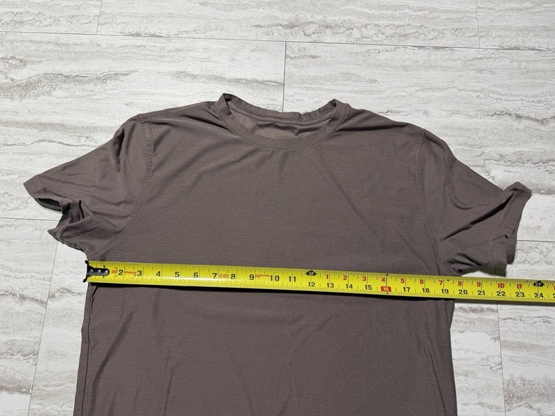 Vuori Shirt Strato Tech Men’s Med Gray/Purple Performance Tee Athletic Workout gallery