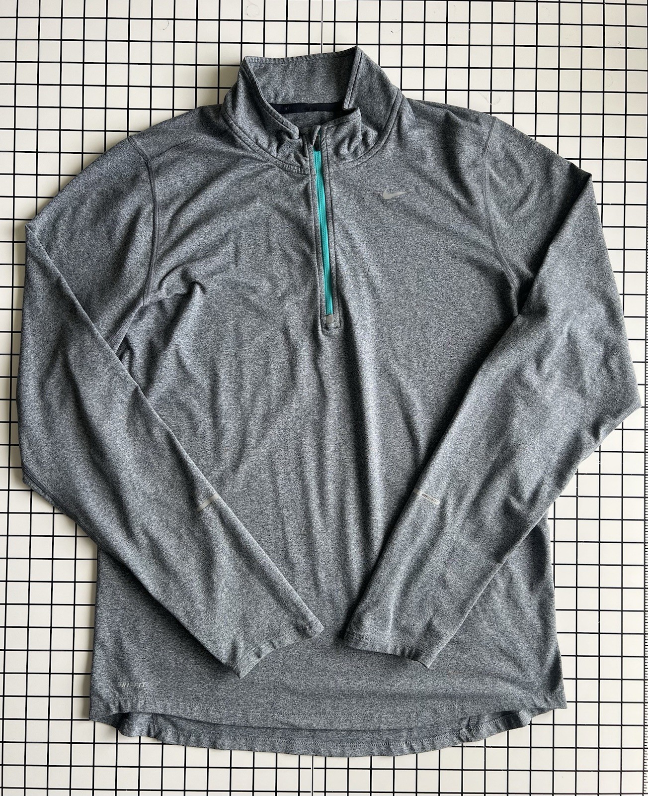 Nike Dri-Fit Element 1/4 Zip Pullover Men’s Size Medium Grey Style 504606 gallery