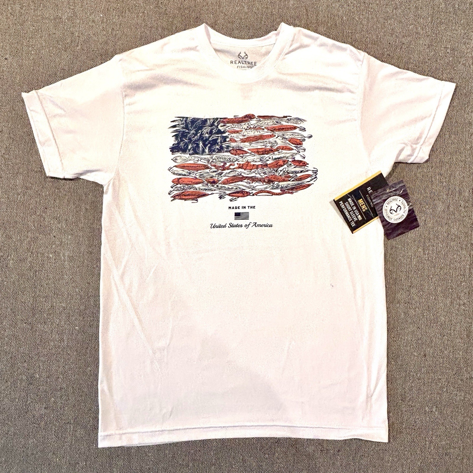Realtree Performance Tee Shirt Men's M White Fishing USA Flag Short Sleeve • NWT gallery