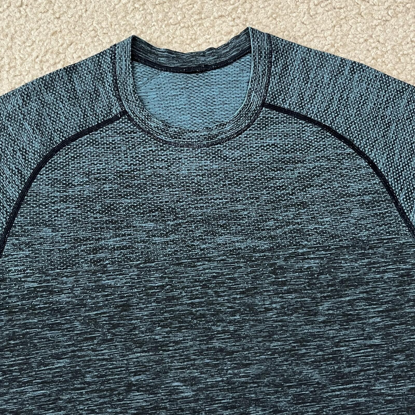 Lululemon Mens Metal Vent Tech Green Black Heathered T Shirt Size Small gallery