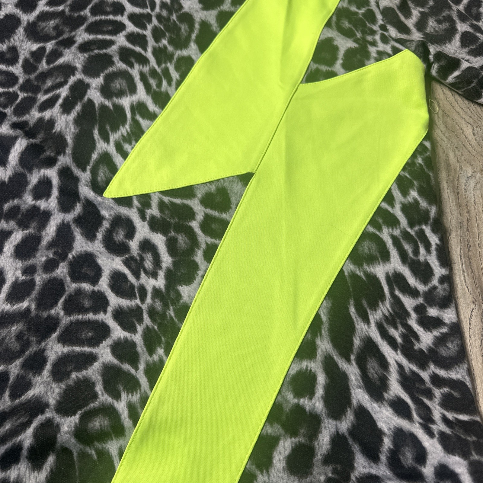 EPTM Leopard Print Neon Yellow Long Sleeve Top, Size XL, New NB1 gallery