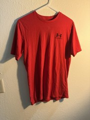 Men’s Under Armour Loose Heatgear Short Sleeve T-Shirt Size Medium Red