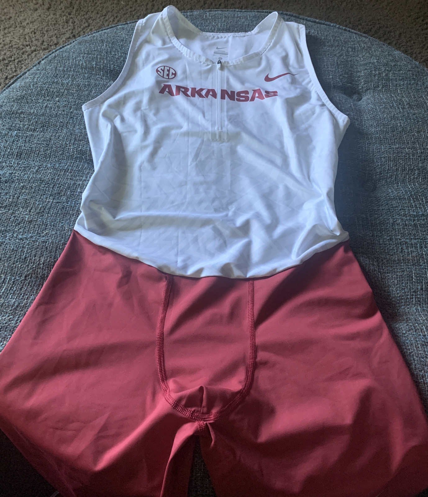 NWOT Nike Arkansas Razorbacks Team Issued Track Singlet Uniform Mens Large R12 gallery