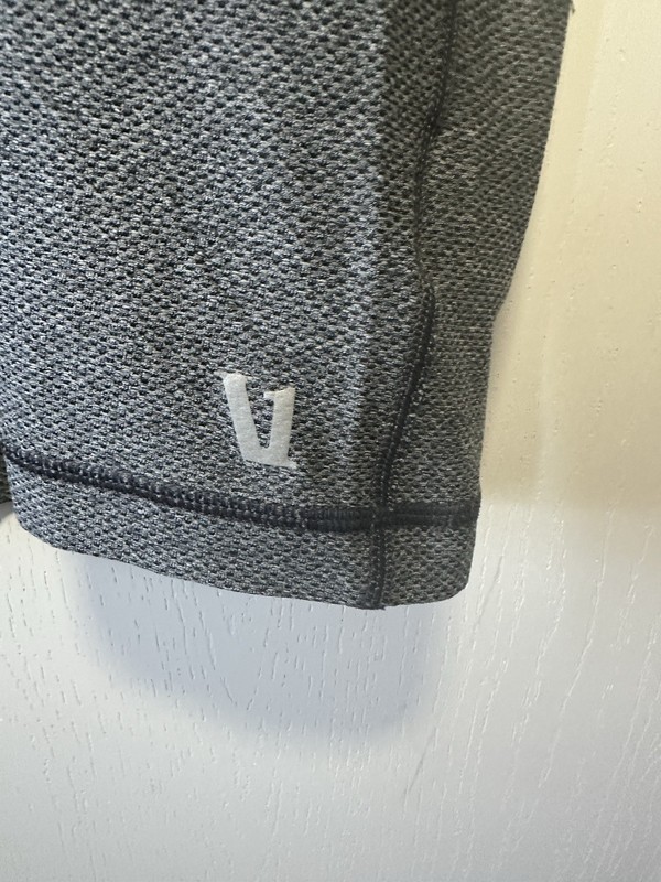 Vuori Men's Gray Black Grandview Performance V197 Tech Tee Shirt- Size Large gallery