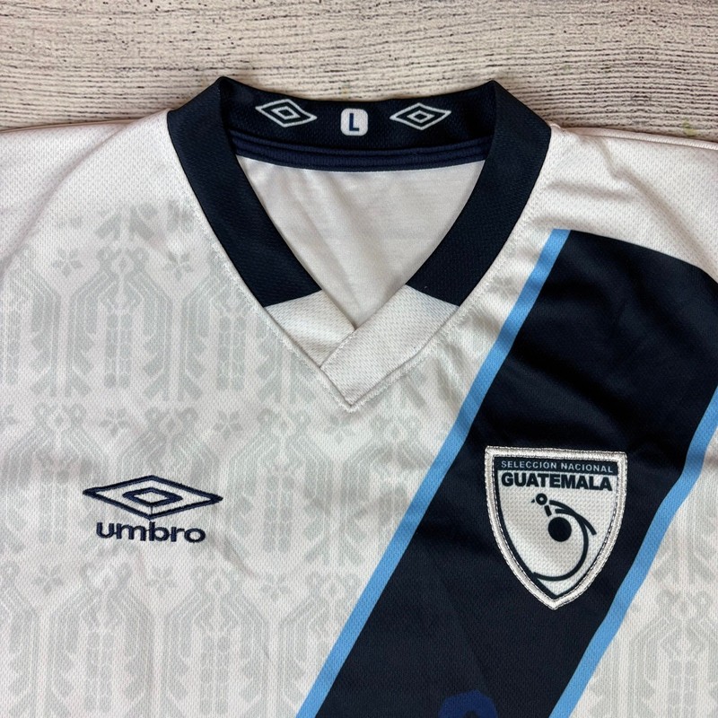 Umbro Guatemala National Team White / Home Soccer Jersey size Men's Large gallery