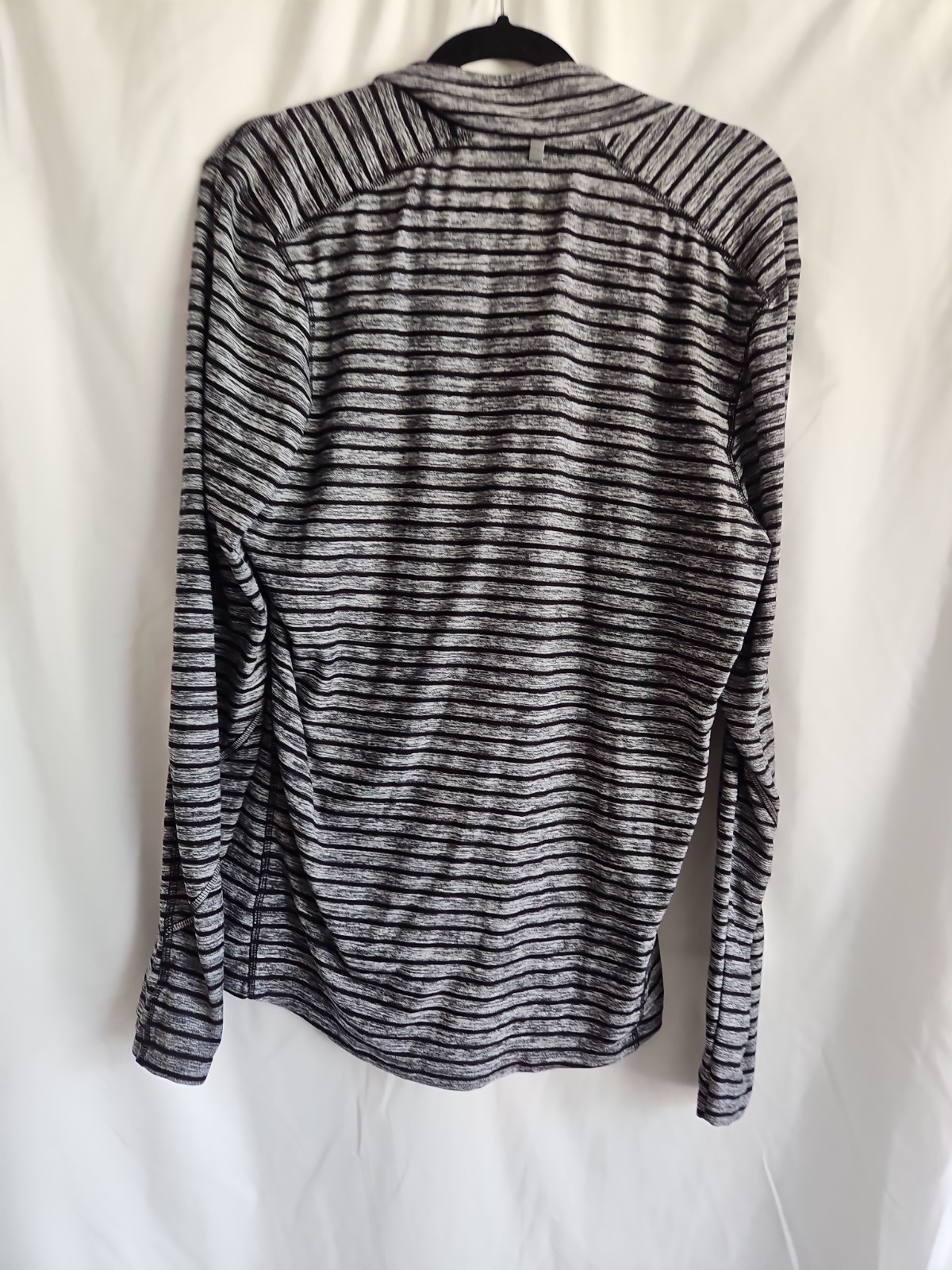 Hind Running Long Sleeve Pullover Size Large Gray And Black gallery
