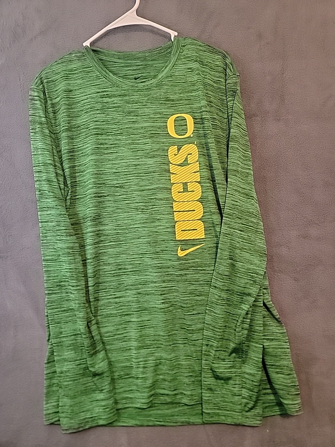 Nike Dri Fit Men's LG Oregon Ducks Long Sleeve Green Breathable gallery