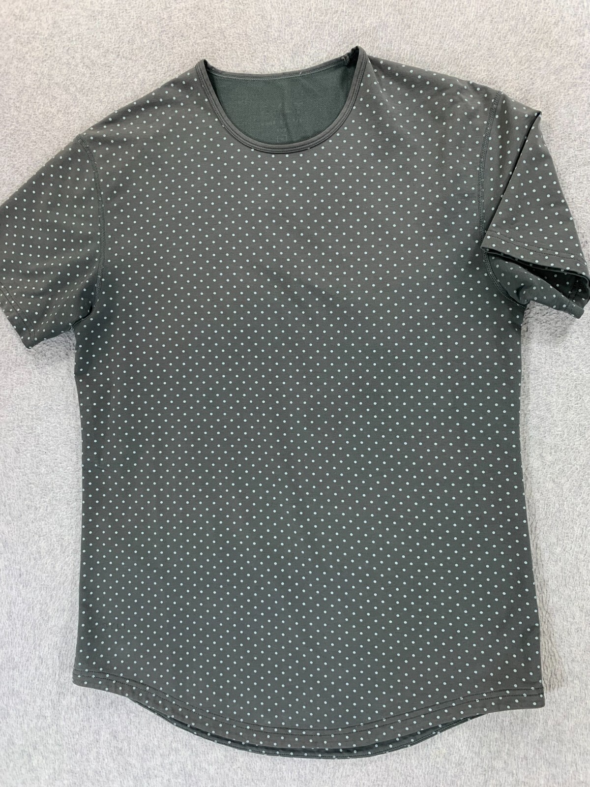 Bylt Basics Drop Cut POLKA DOTS Short Sleeve Crew Shirt (Men's Medium) Gray gallery
