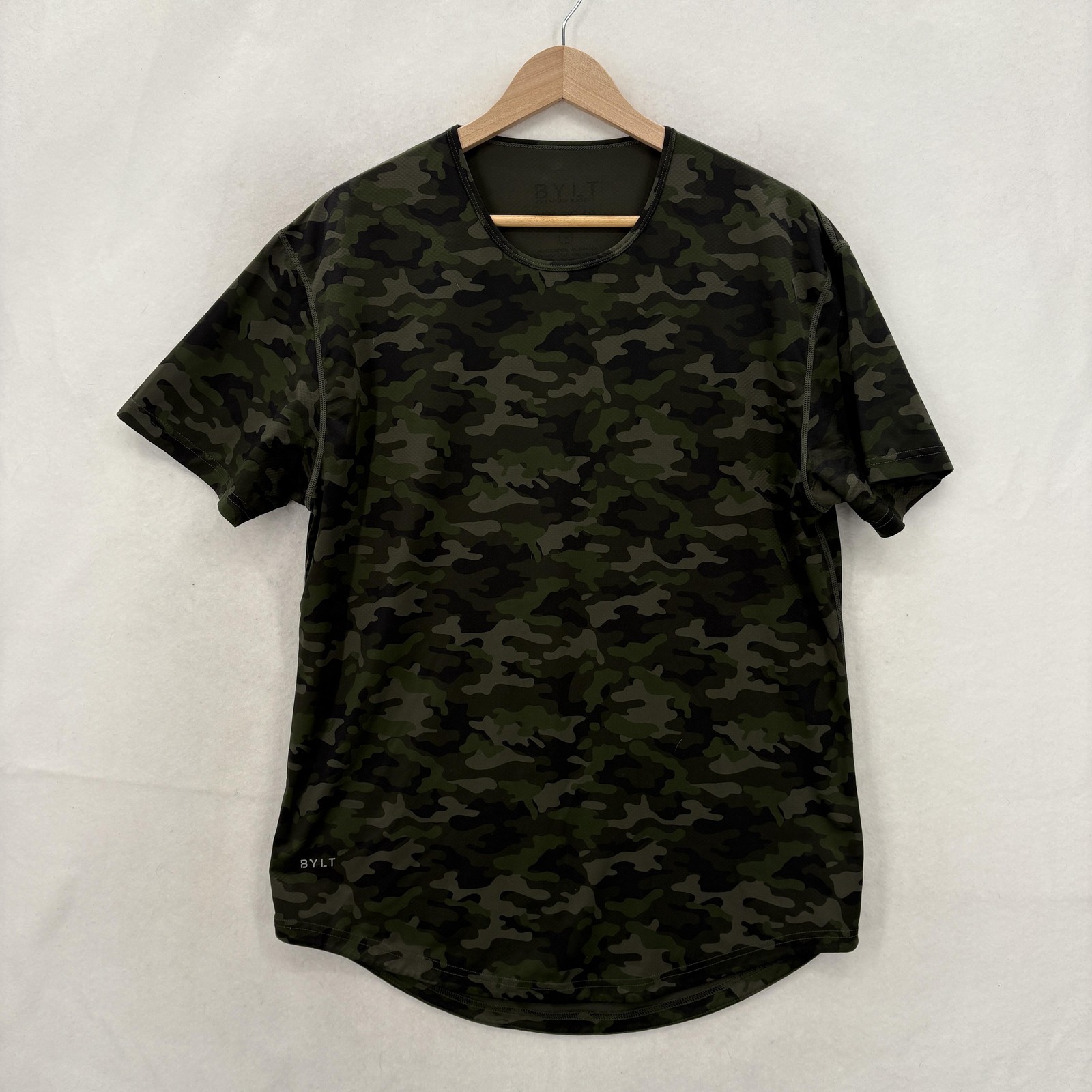 BYLT Shirt Mens Medium Green Camo Drop-Cut Athletic Performance Gym Short Sleeve gallery