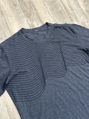 Lululemon Men’s Graphic Design T Shirt Gray Size Medium* Black Print