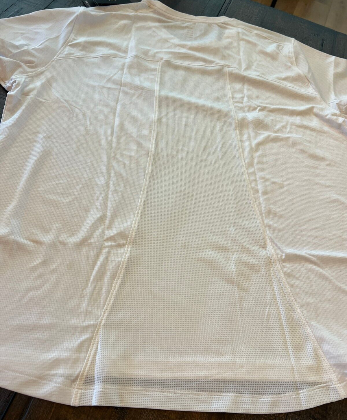 NWT - Mens UNDER ARMOUR - Coolswitch - Fitted White Short Sleeve Shirt (3XL) gallery