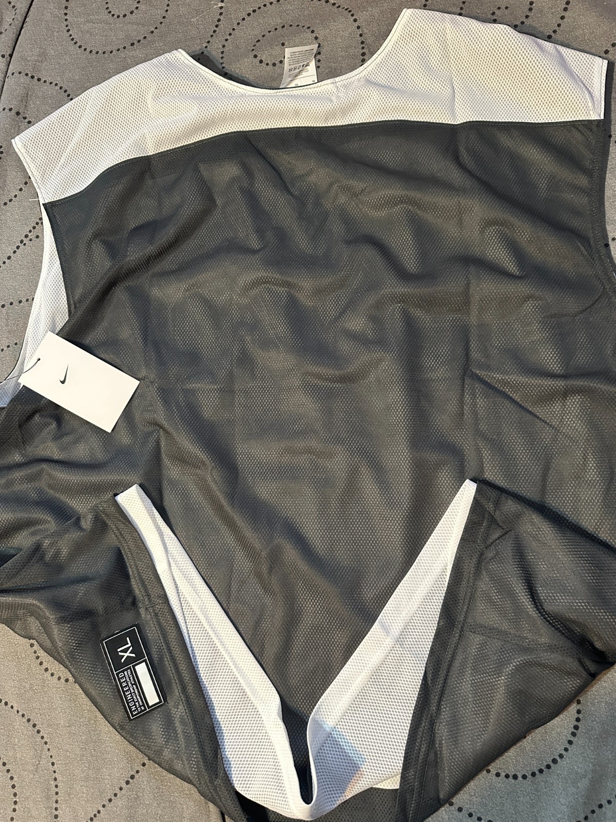 NIKE LACROSE REVERSIBLE D. GRAY & WHITE SLEEVELESS V COLLAR SHIRT SIZE L MEN $$ gallery