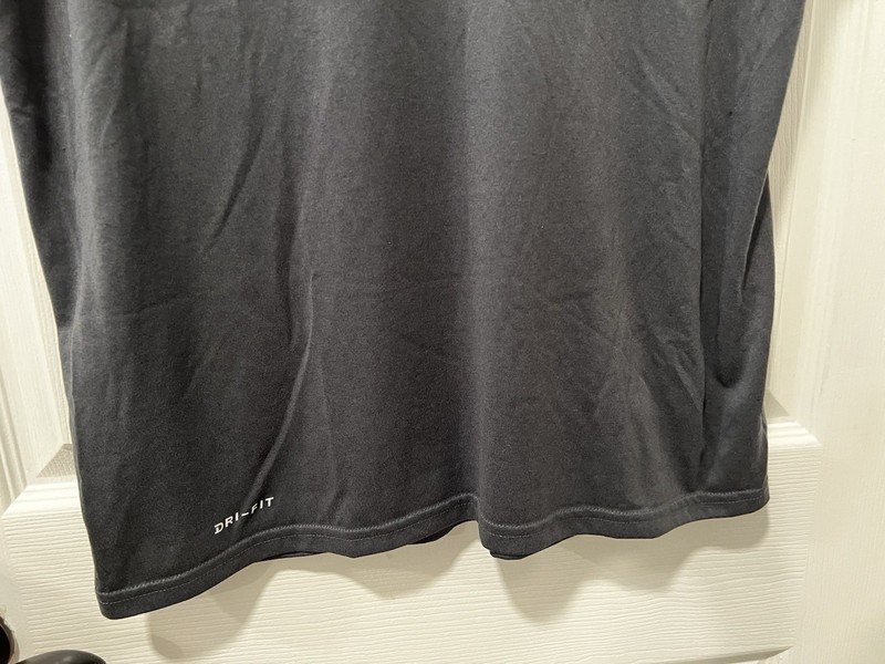 The Nike Tee Men Large Dk GrayActive T-Shirt Vneck Casual Workout Short Sleeve gallery