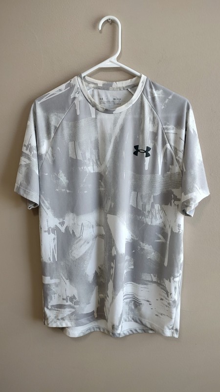 Lot of 2 NIKE / UNDER ARMOUR Camo Athletic Workout Short Sleeve Shirts Size M gallery