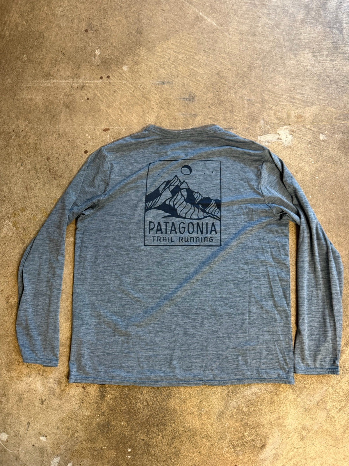 Patagonia Capilene Cool Trail Running Long Sleeve Dark Blue Mens Large gallery