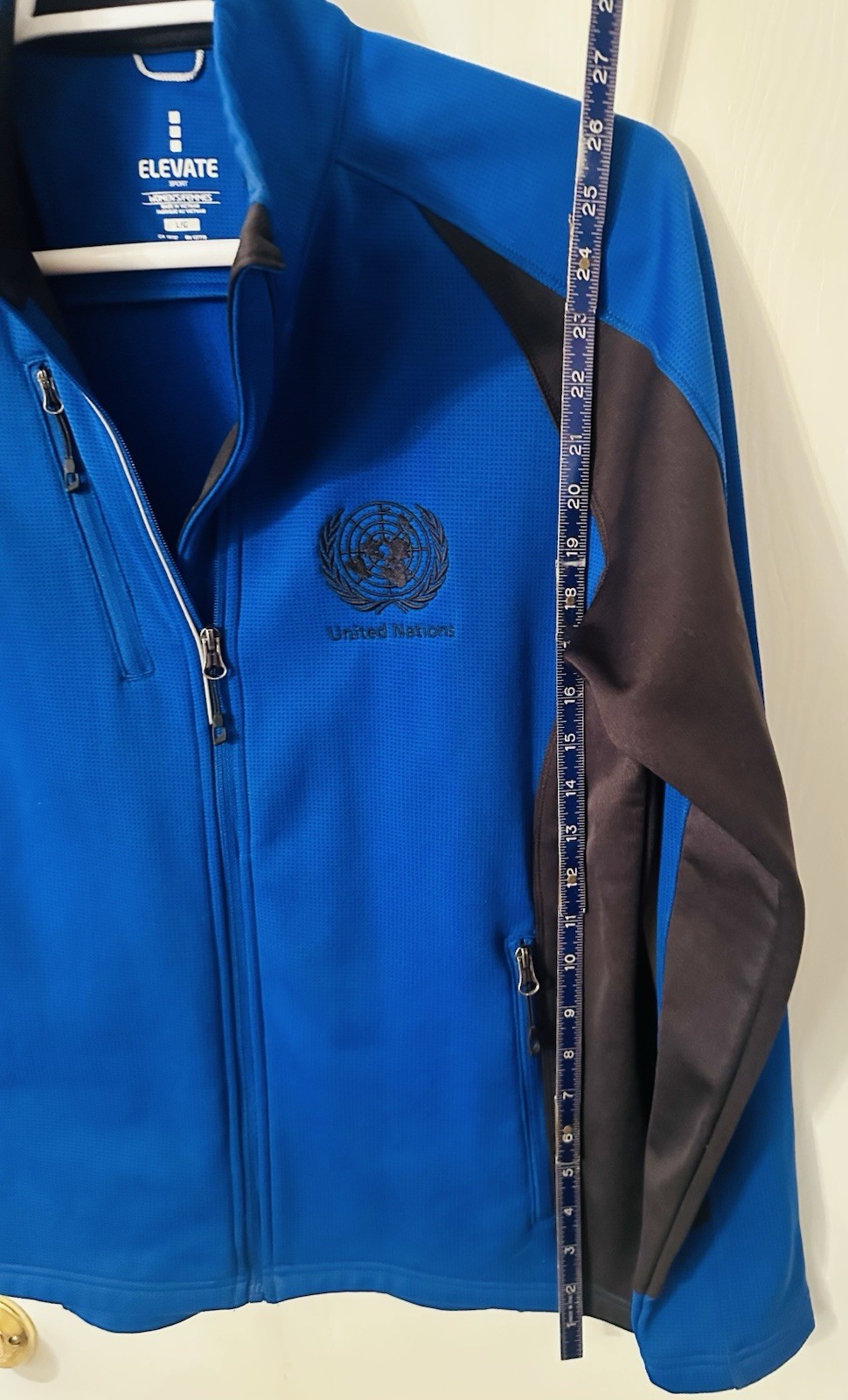 NEW WOMENS Large OFFICIAL United Nations Full Zip Embroidered Logo Blue/black gallery