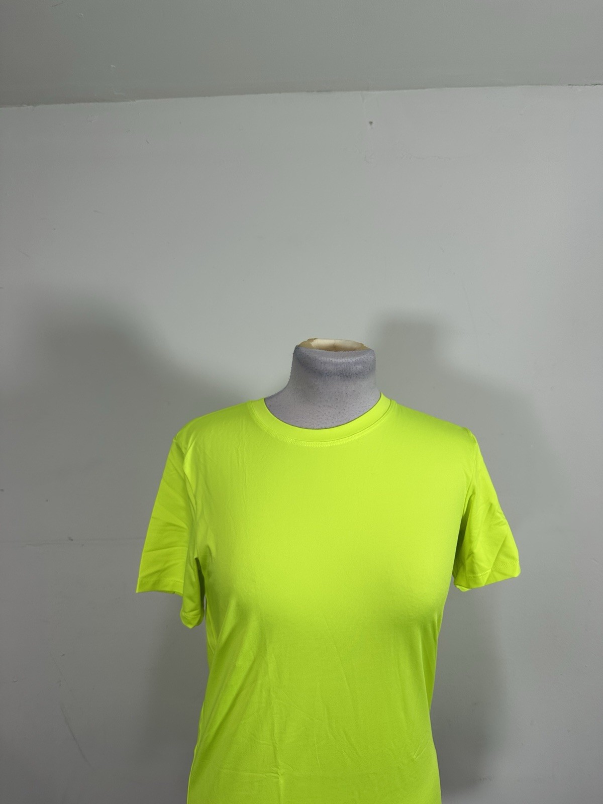 Men’s Athletic Workout Short Sleeve Fluorescent Green Tshirt Size XL Runs Small gallery
