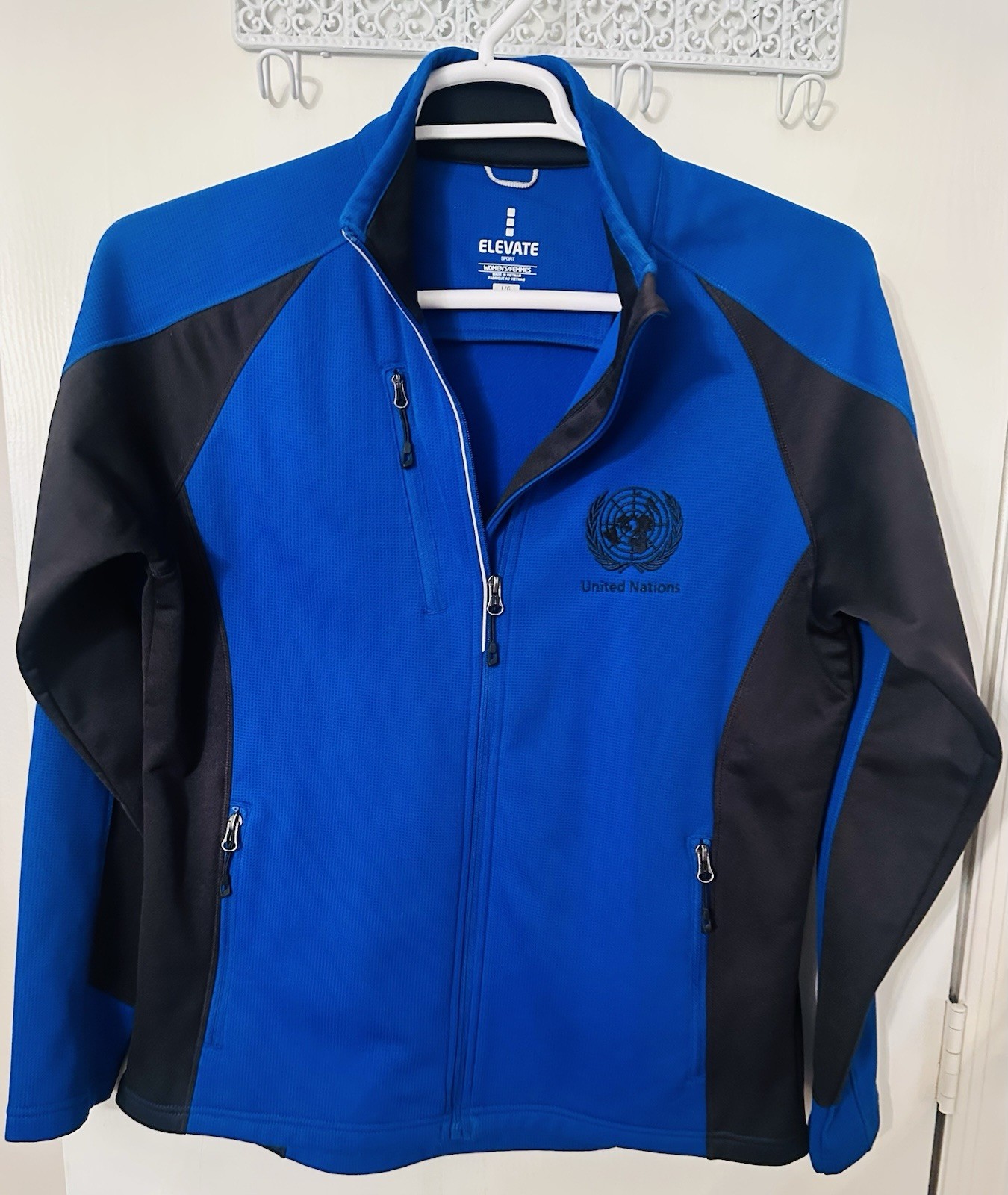 NEW WOMENS Large OFFICIAL United Nations Full Zip Embroidered Logo Blue/black gallery