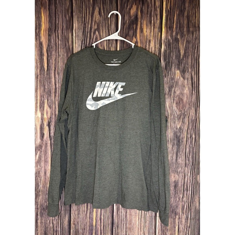 Nike THE NIKE TEE Mens Athletic Sz L Gray Long Sleeve logo Camo Camouflage Shirt gallery