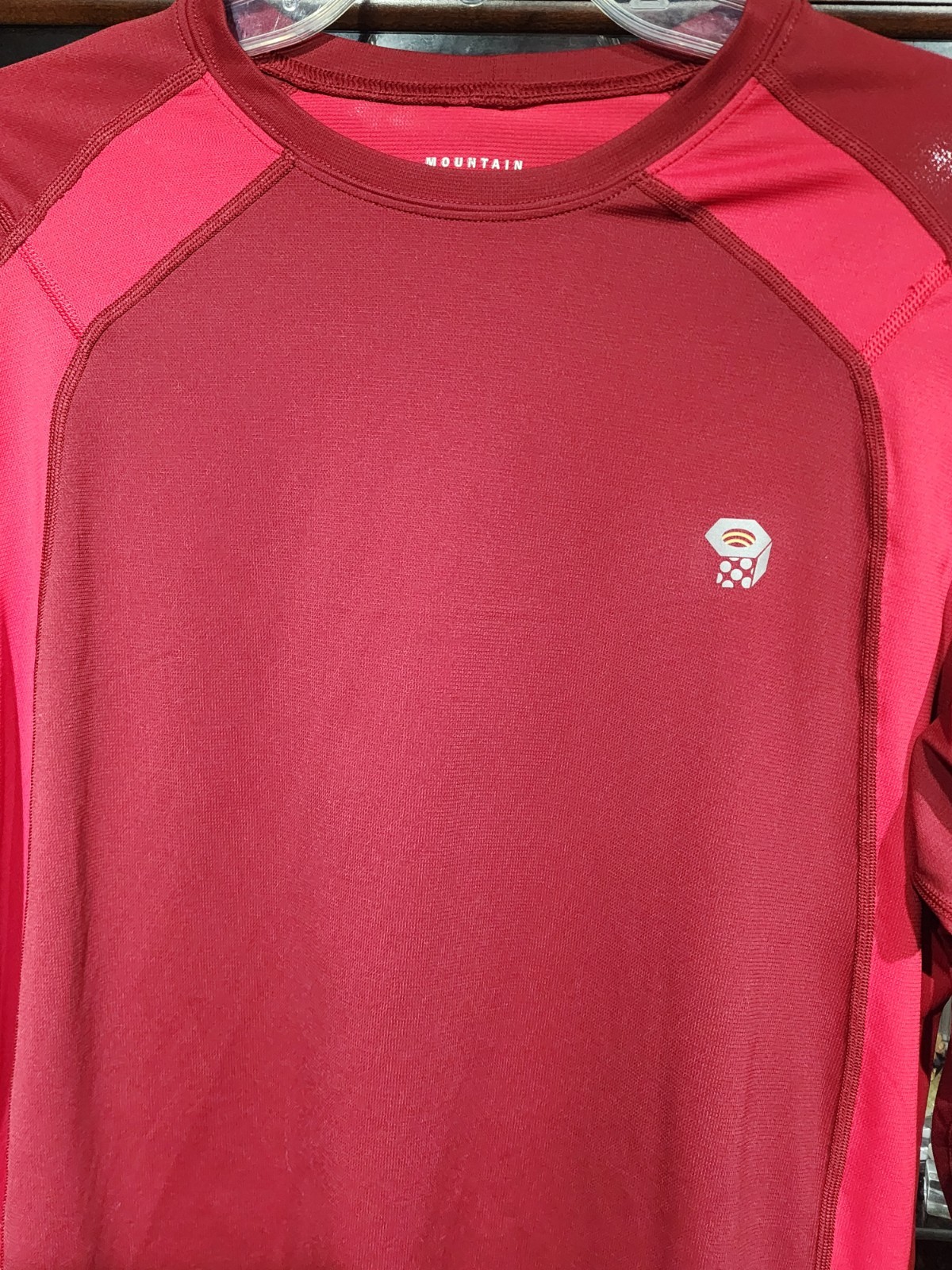 Mountain Hardwear Red Long Sleeve Light Weight Shirt Large Pre Owned gallery