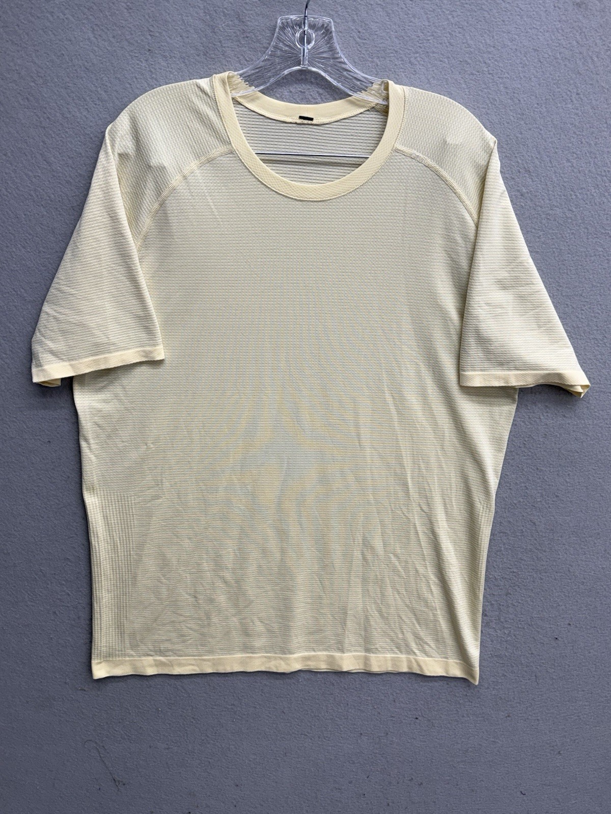 Lululemon Metal Vent Tech T-shirt Men’s Size XL Light Yellow gallery