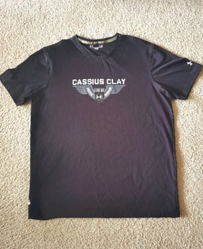 “ Rare “ Under Armour t- shirt black Asian Size 4XL. ( More like XL)