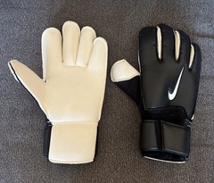 NIKE GOALKEEPER SOCCER GLOVES GUNN CUT PRO ISSUE BLACK/WHITE CK4888-010 SIZE 10