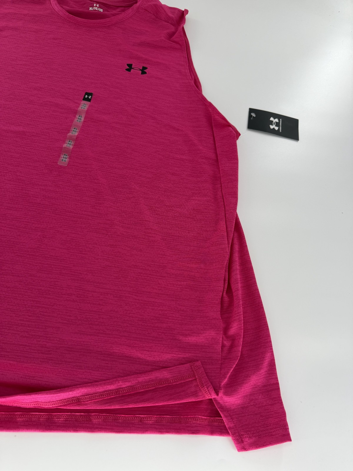 Under Armour Men Size M Fuchsia Tech Vent Sleeveless Tank Top Shirt 1384290-681 gallery