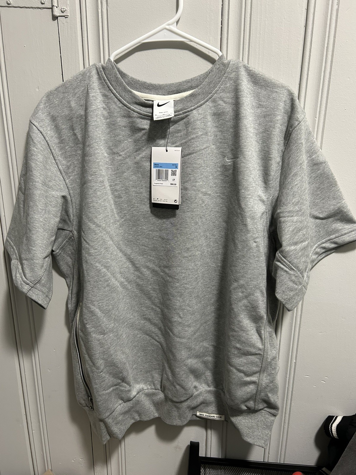 NWT Nike Dri-FIT Standard Issue Men's Short Sleeve Grey Basketball Top Medium gallery