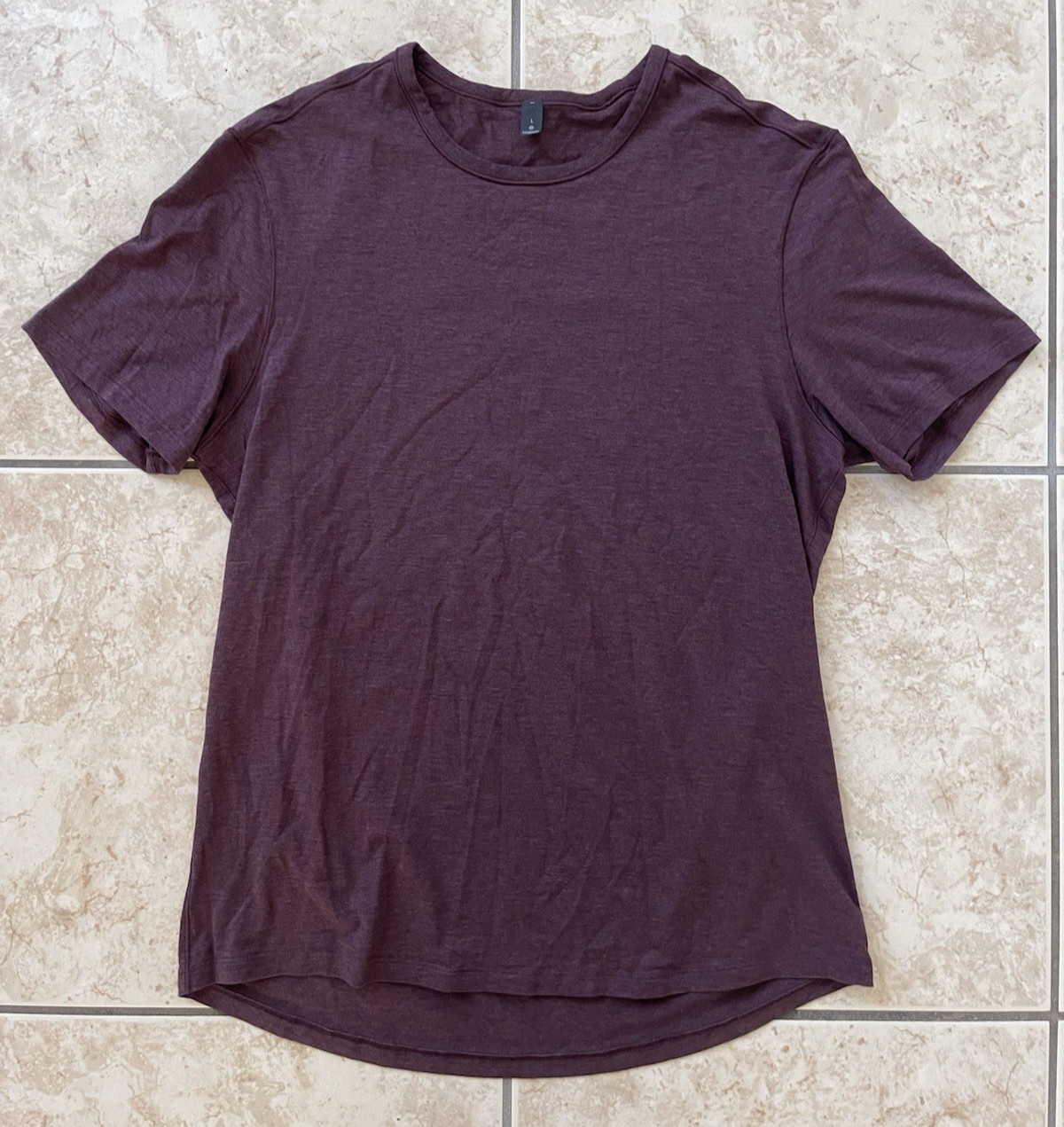 Lululemon Men’s Short Sleeve Large Red Athletic T-Shirt Classic Work Travel Tee gallery