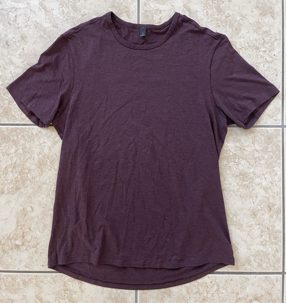 Lululemon Men’s Short Sleeve Large Red Athletic T-Shirt Classic Work Travel Tee