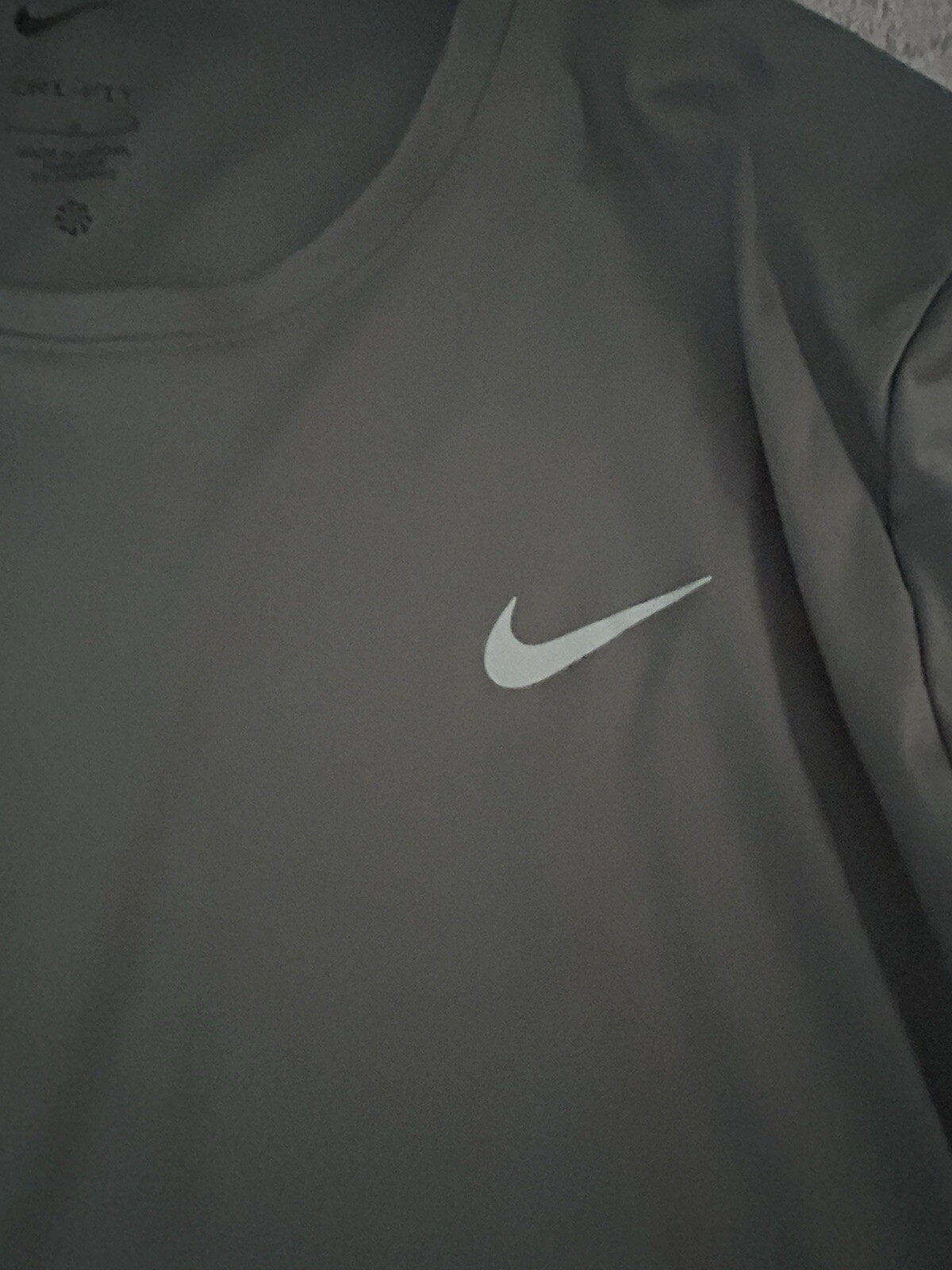 Nike Running Dri Fit Men's Long Sleeve Shirt Grey Large W/ Reflector On Wrist gallery