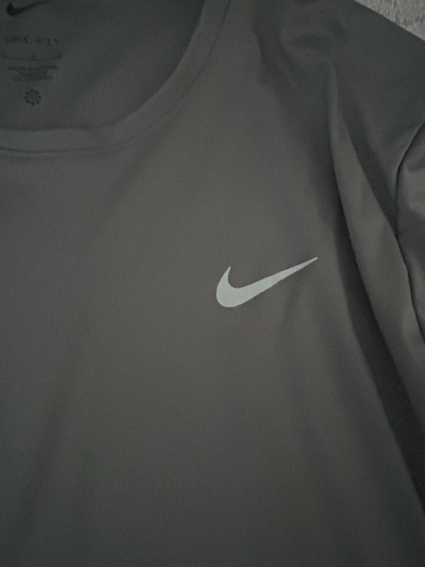 Nike Running Dri Fit Men's Long Sleeve Shirt Grey Large W/ Reflector On Wrist gallery