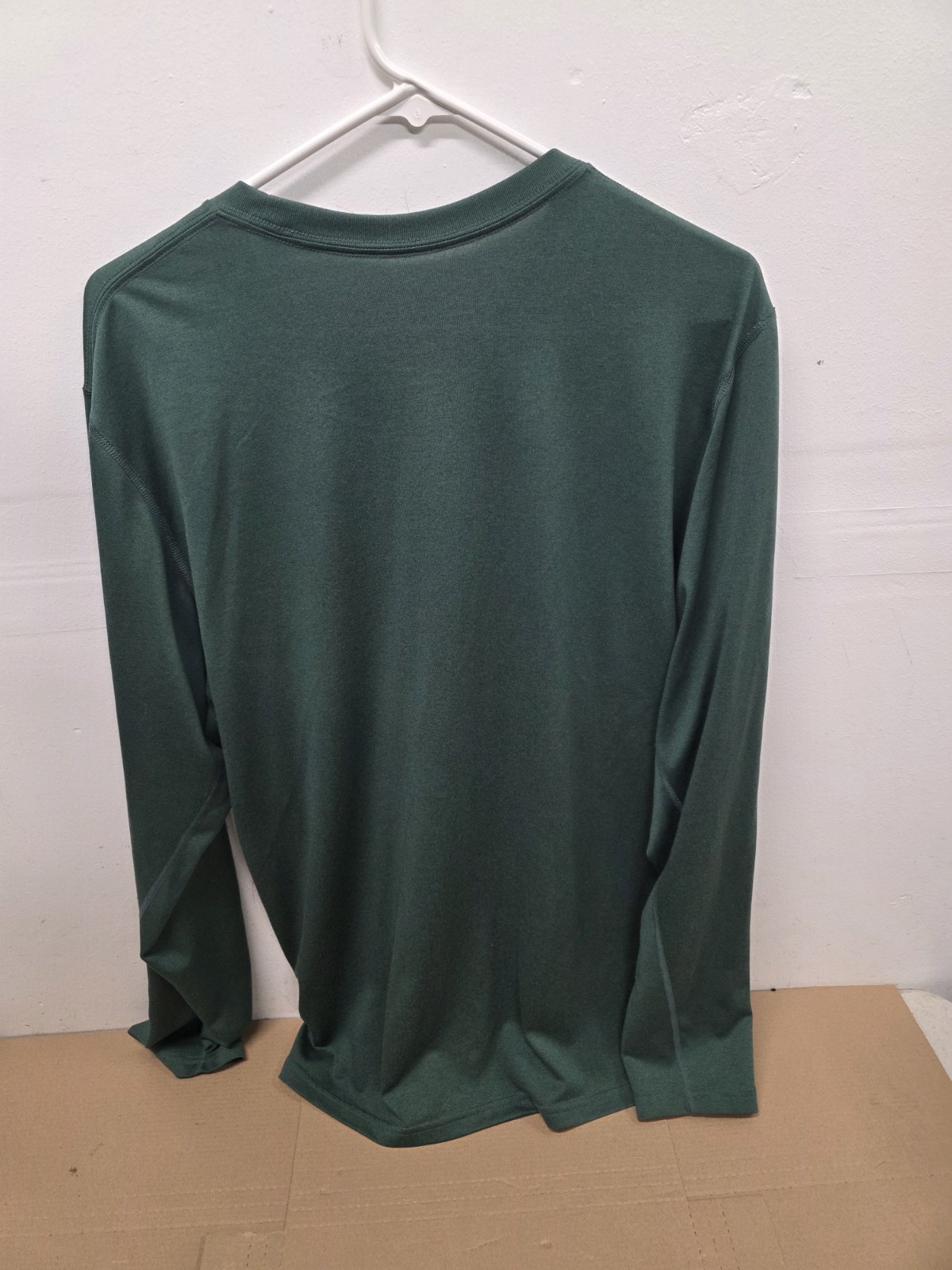 Nike Oregon Ducks Dri-Fit Men's Size L, Long Sleeve Shirt gallery