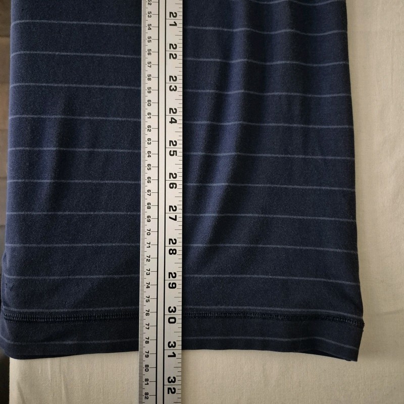 Lululemon 5 Year Basic T Vitasea Fabric Size XL Striped Navy Athleisure gallery