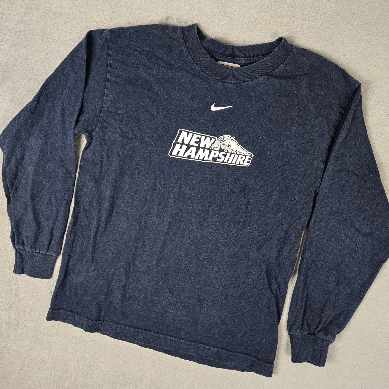 Vintage Nike University New Hampshire Shirt Youth Size Medium Navy Logn Sleeve gallery