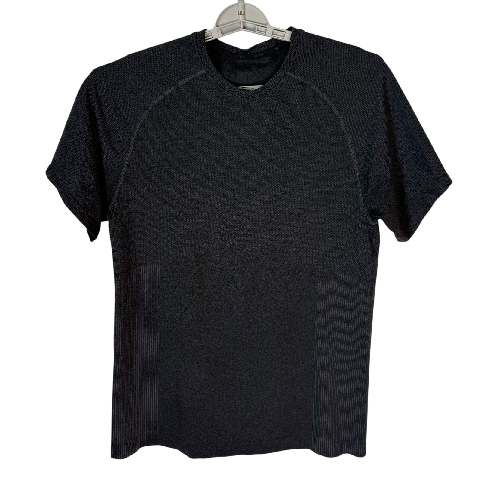 VRST Mens Black Current Tech Seamless Training T-Shirt Short Sleeve Small gallery