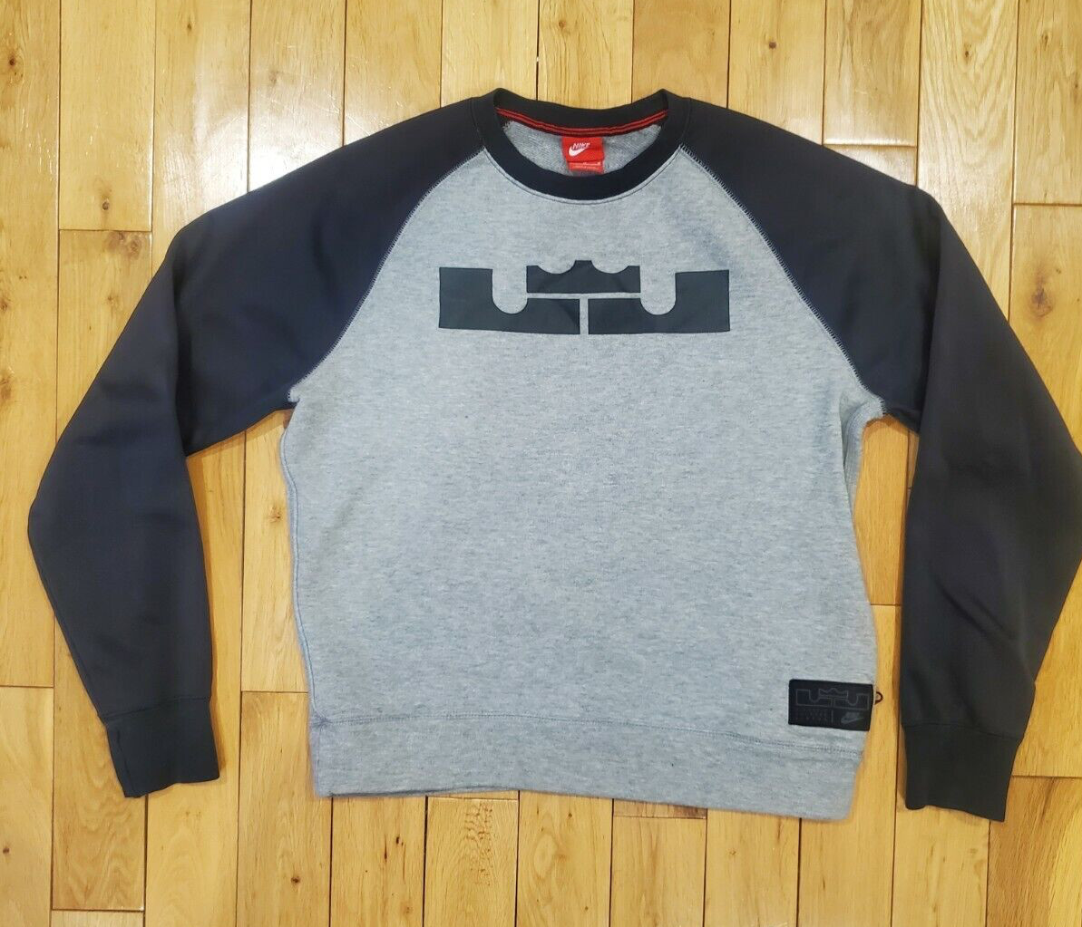 Nike KING LEBRON JAMES Logo Raglan One Pocket Sweatshirt Mens M NBA Basketball gallery