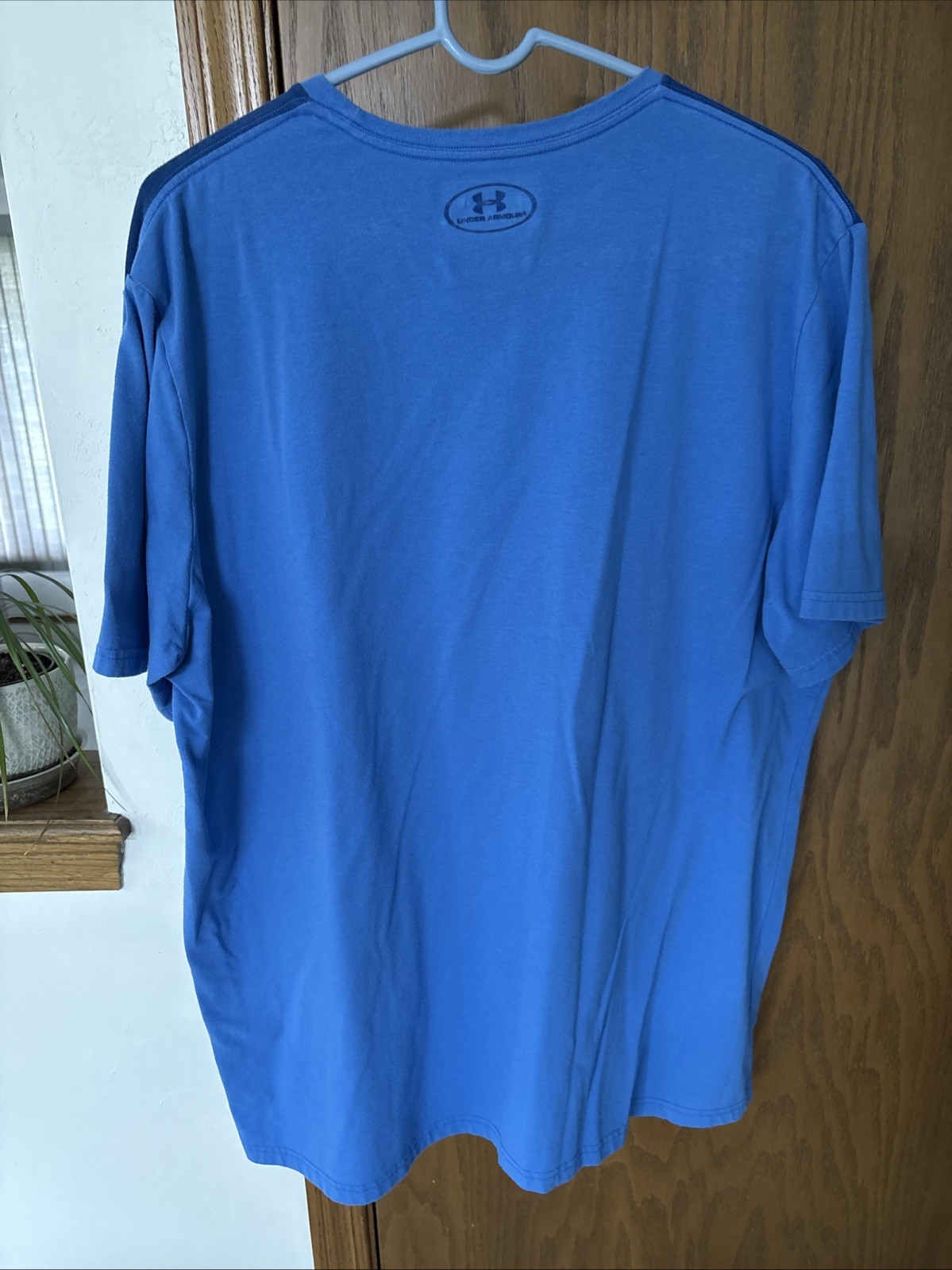 Men’s Under Armour XL Loose Heatgear Two Toned Blue Short Sleeve T-Shirt gallery