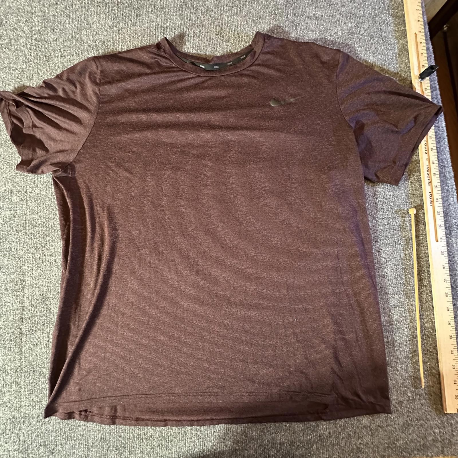 Nike Dri-FIT Mens XXL Short Sleeve Training Shirt Burgundy Heather Gym Tee #K-20 gallery