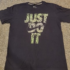 Nike Just Do It Smash Break Shatter T-Shirt, Black Men’s Medium Regular Fit