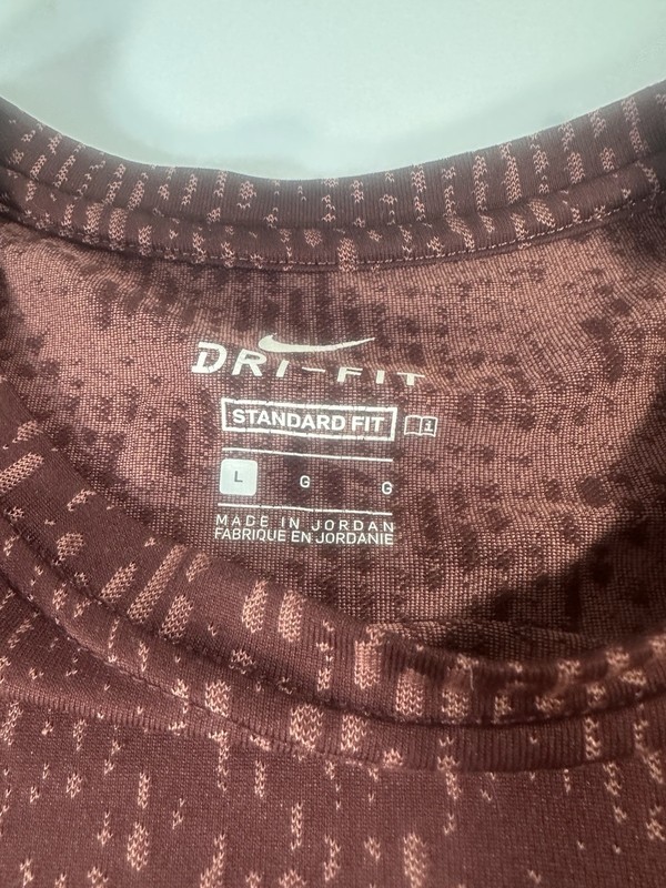 Nike Dry-Fit Maroon Textured Performance Tee Standard Fit Men’s Large gallery