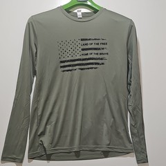 NWT Vapor Apparel Land of the Free Patriotic Men’s Medium Long Sleeve Shirt