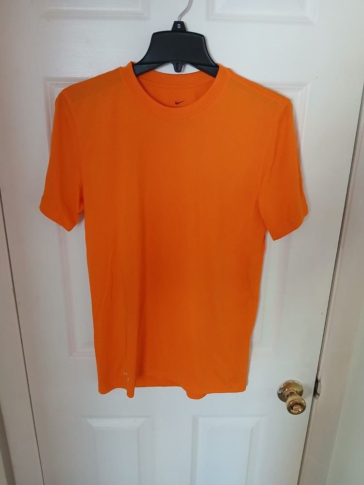 The Nike Tee Men's Classic Sports Wear Dri Fit Half Sleeve T-Shirt Size S S343