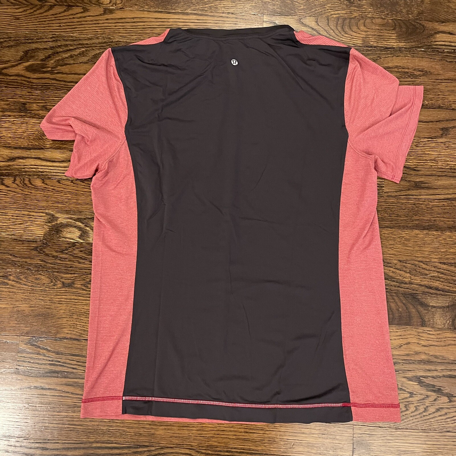 Lululemon Metal Vent Tech Shirt Mens XL Red Grey Short Sleeve Mesh Back Training gallery