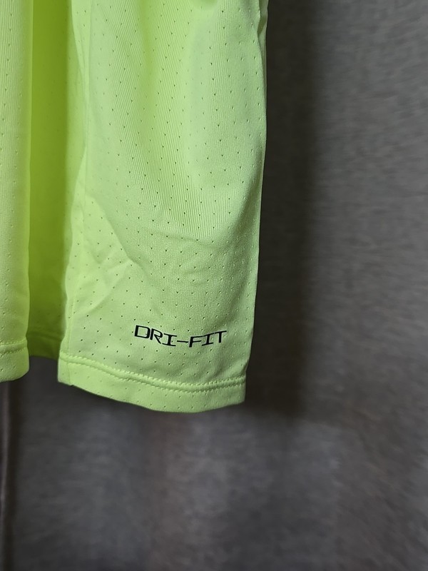 Nike Fast Dri-FIT Lemon Twist Men's Singlet Tank Tanktop Sz Medium (FN4229-736) gallery