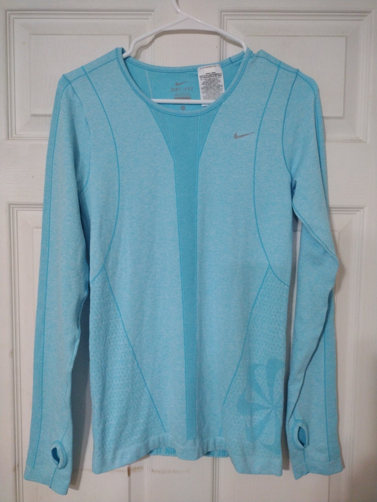 Nike Dri Fit Womens long sleeve Shirt With Finger Wholes. Size S Fast Ship C36 gallery