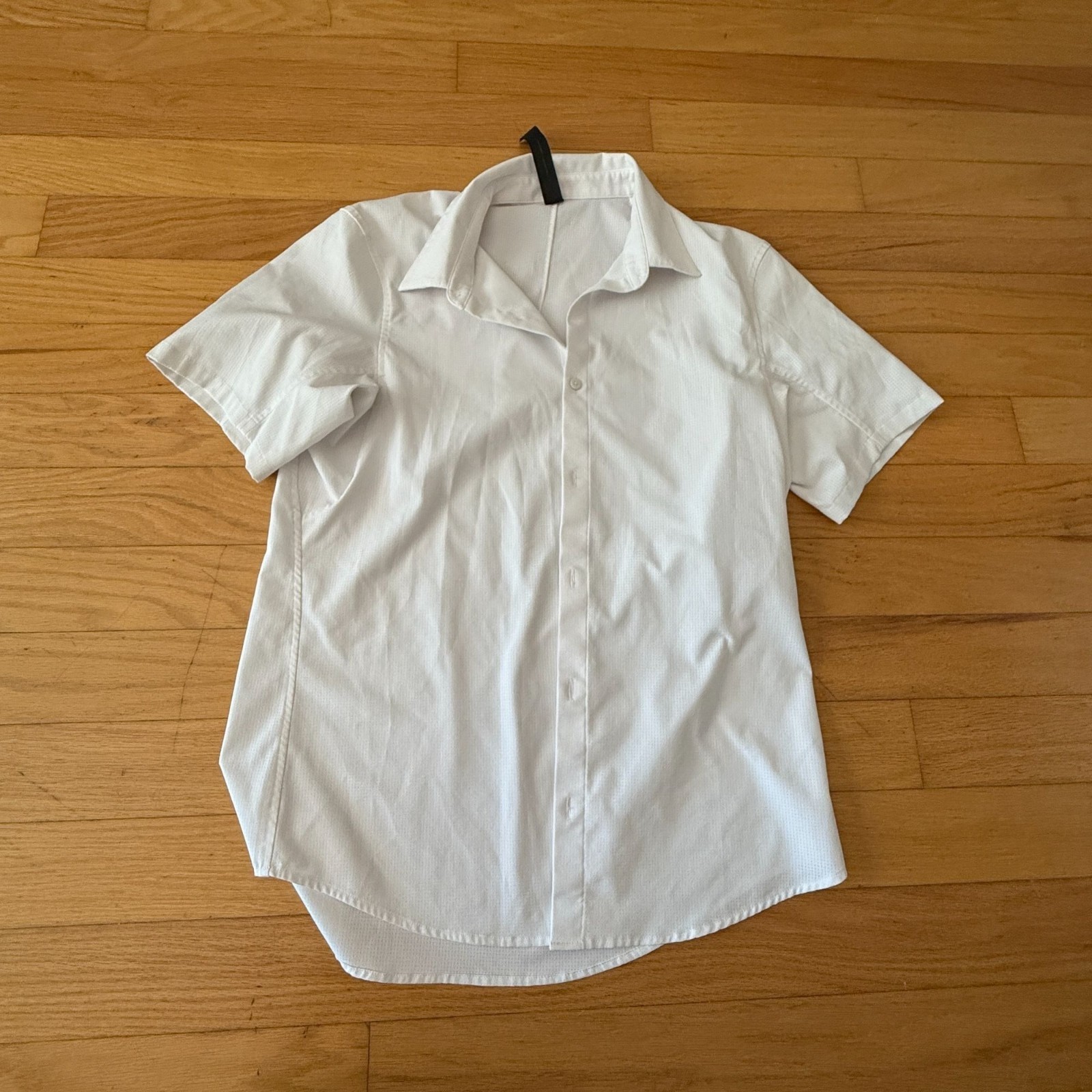 Lululemon Men's Large White Airing Easy Short-Sleeve Shirt gallery
