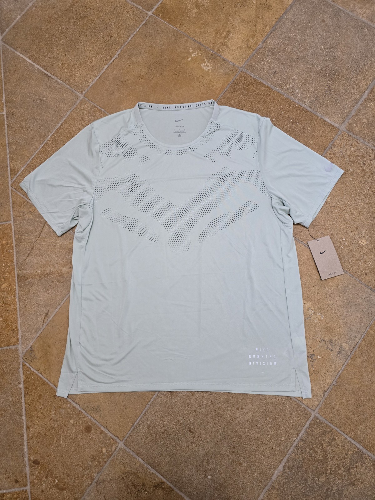Nike Dri Fit Division Rise 365 Running Shirt Green Men's Size Large DD6045 017 gallery