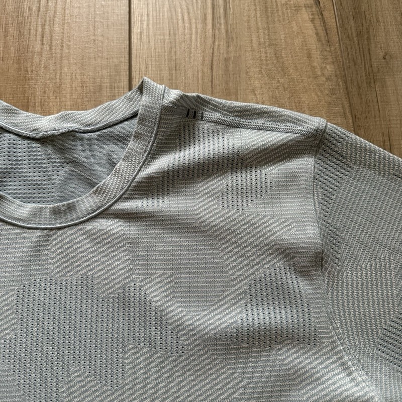 Lululemon Metal Vent Tech Short Sleeve Shirt Camo Geometric Pattern Blue Large gallery